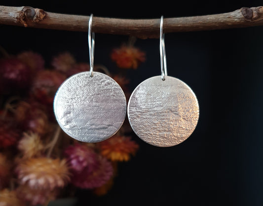 Silver round/vintage lace imprint earrings